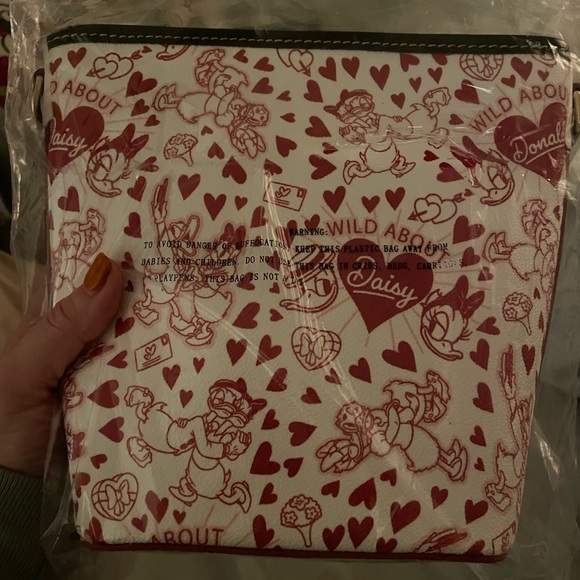 🎁🎄Dooney & Bourke Daisy/Donald Valentine’s ‘23🎄🎁 - Picture 4 of 5